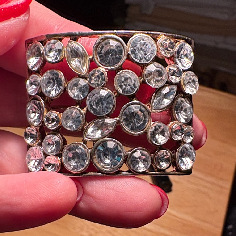 022)Vintage Art Deco StyleBuckle Curved Style Scrollwork Rhinestone pin